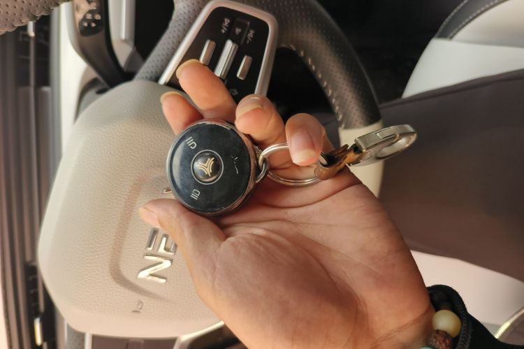 哪吒汽车 哪吒AYA 2024 汽车图片 #10