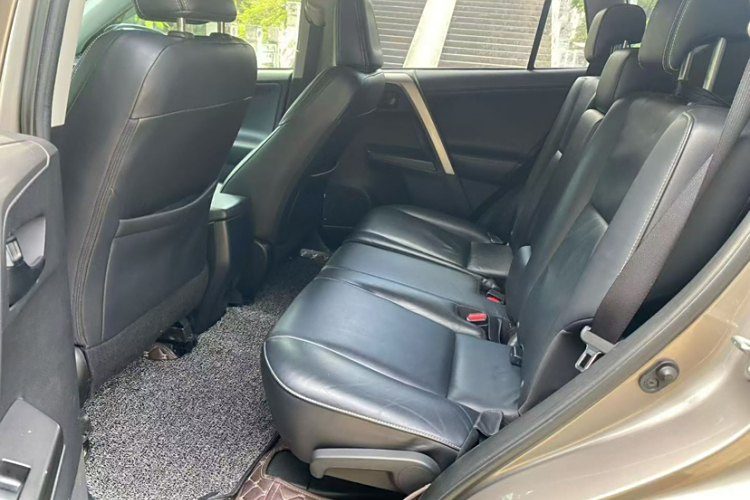 Toyota RAV4 (Imported) 2018 #10 Toyota RAV4 (Imported) 2018 immagine di auto #10