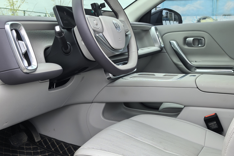 零跑汽车 零跑B01 2025 汽车图片 #10