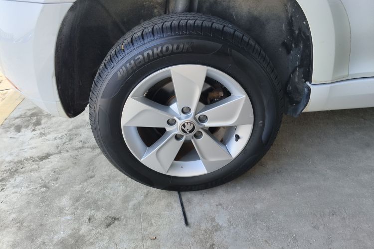 Skoda Yeti 2018 car image #10