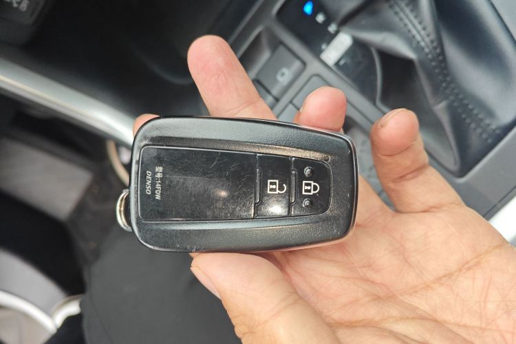 Toyota RAV4 (Imported) 2024 immagine di auto #10