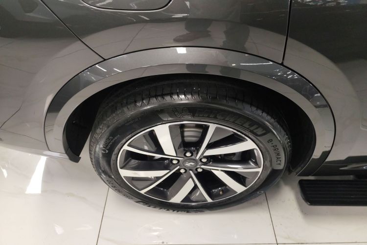 Li L8 2023 изображение автомобиля #10