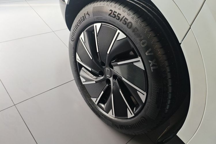 Avatr 07 2025 car image #10