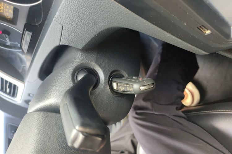 Skoda Rapid Spaceback 2016 car image #10