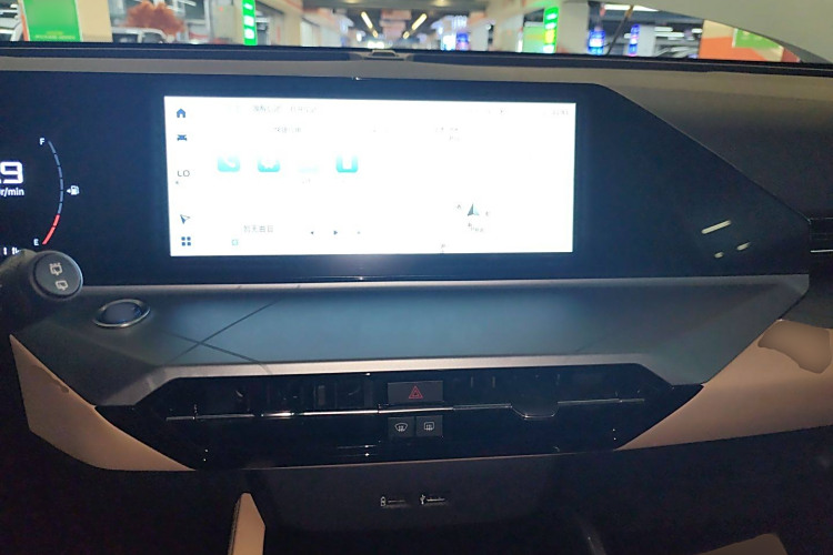 GEELY OkavangoPRO 2025 #10 GEELY OkavangoPRO 2025 car image #10