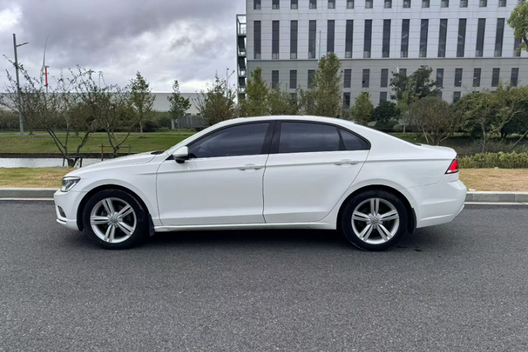 Volkswagen Lamando 2017 immagine di auto #10