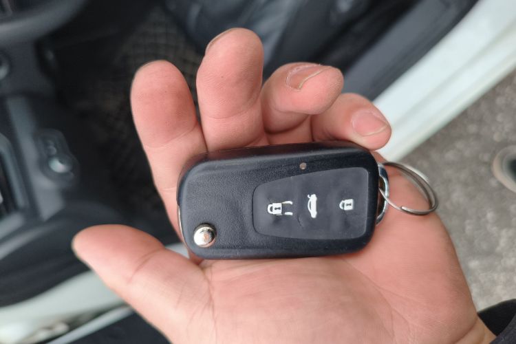 MG GT 2016 car image #10