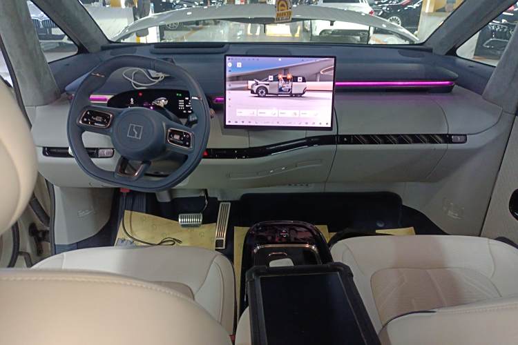 极氪 极氪MIX 2024 汽车图片 #10