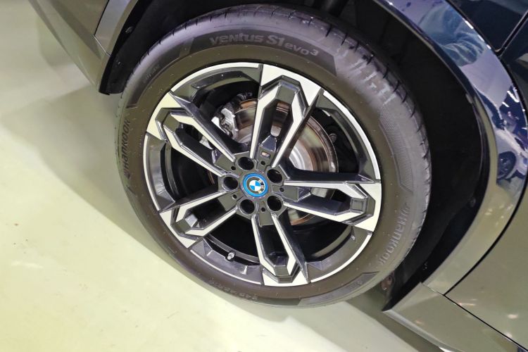 BMW iX1 2023 car image #10