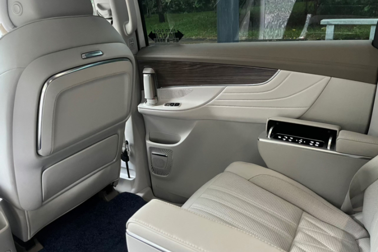 Roewe iMAX8 2020 immagine di auto #10