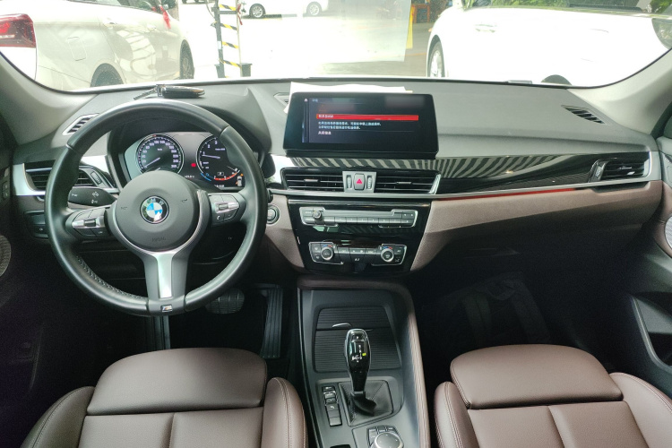 BMW X1 M35Li 2022 #10 BMW X1 M35Li 2022 car image #10