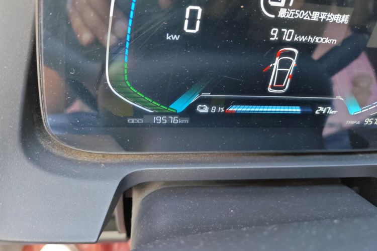 BYD e1 2020 car image #10