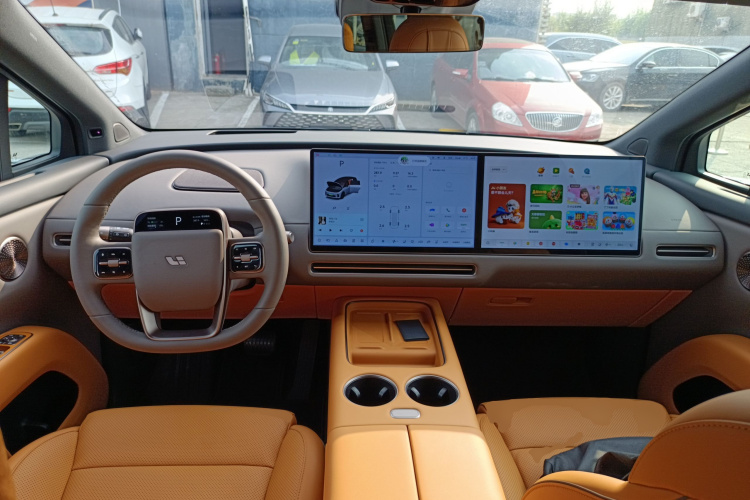 Li i8 2025 image de voiture #10