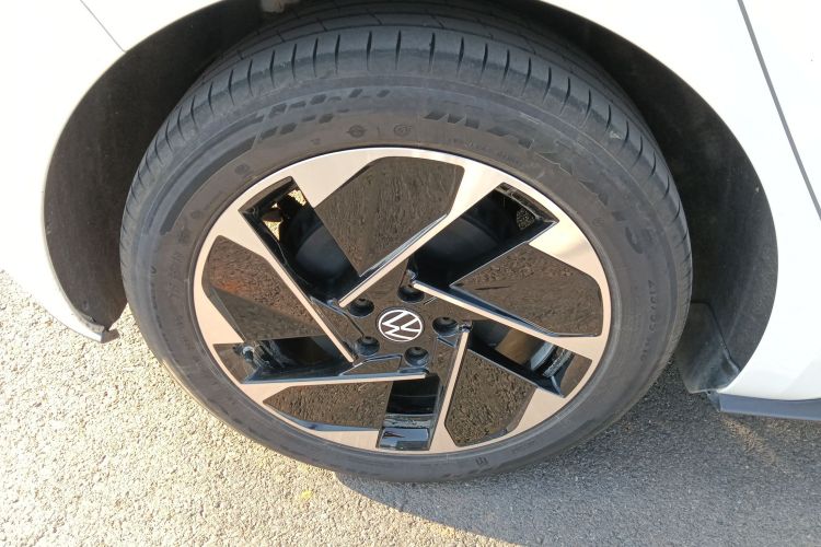 Volkswagen ID.3 2024 immagine di auto #10