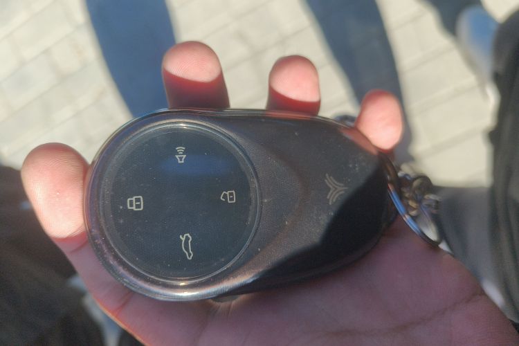 哪吒汽车 哪吒GT 2024 汽车图片 #10