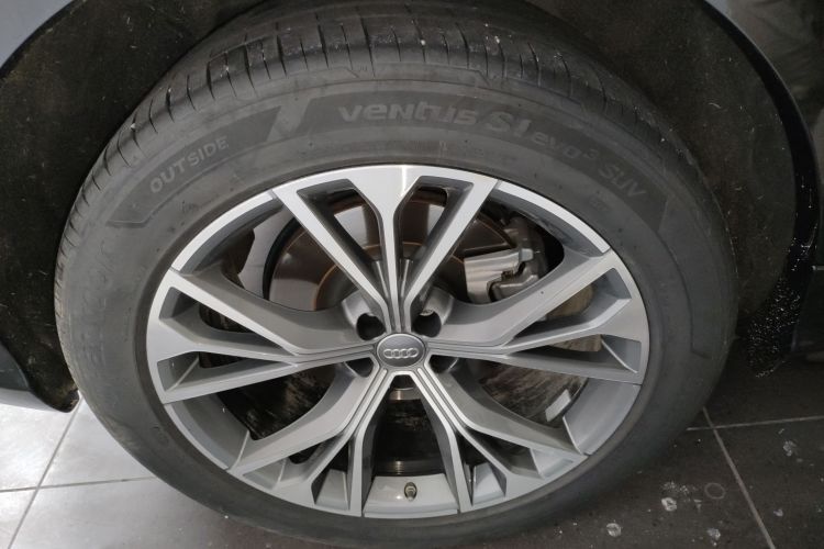 Audi Q8 2020 car image #10