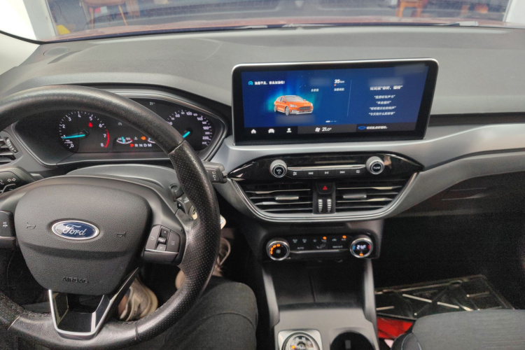 Ford Focus Active 2019 car image #10