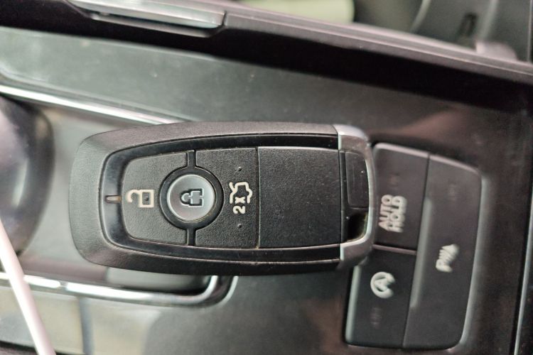 Ford Taurus 2021 #10 Ford Taurus 2021 car image #10