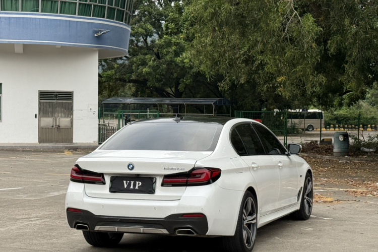 BMW M5 New Energy 2022 car image #10