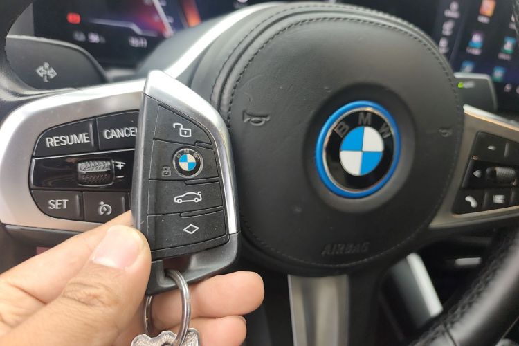 BMW i4 M50 2023 #10 BMW i4 M50 2023 car image #10