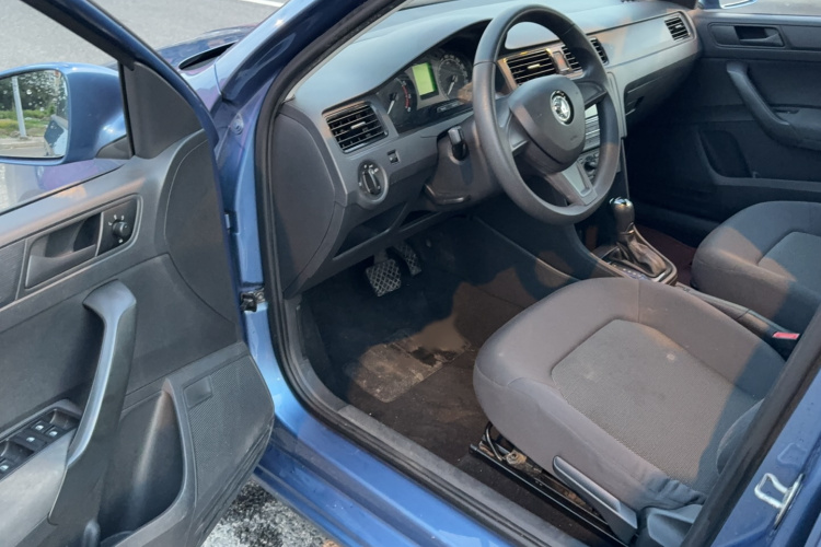 Skoda Rapid Spaceback 2016 car image #10