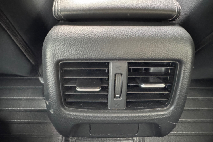 Honda ZR-V 2024 immagine di auto #10