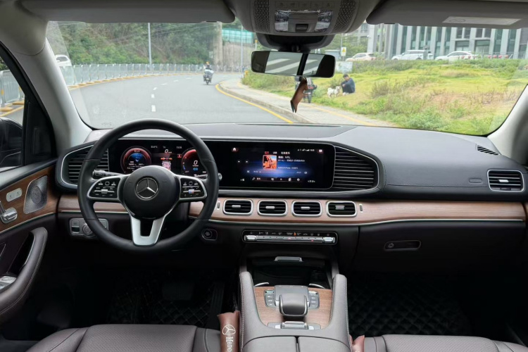 Mercedes-Benz GLE Class New Energy 2022 car image #10