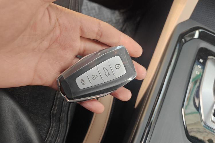 GEELY OkavangoR7 2025 car image #10