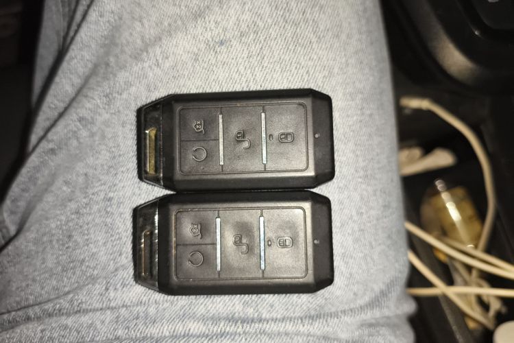 BYD e3 2020 immagine di auto #10