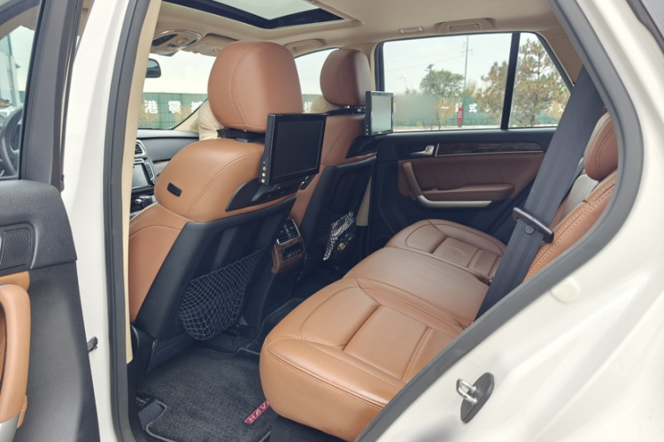 Haval H8 2015 car image #10