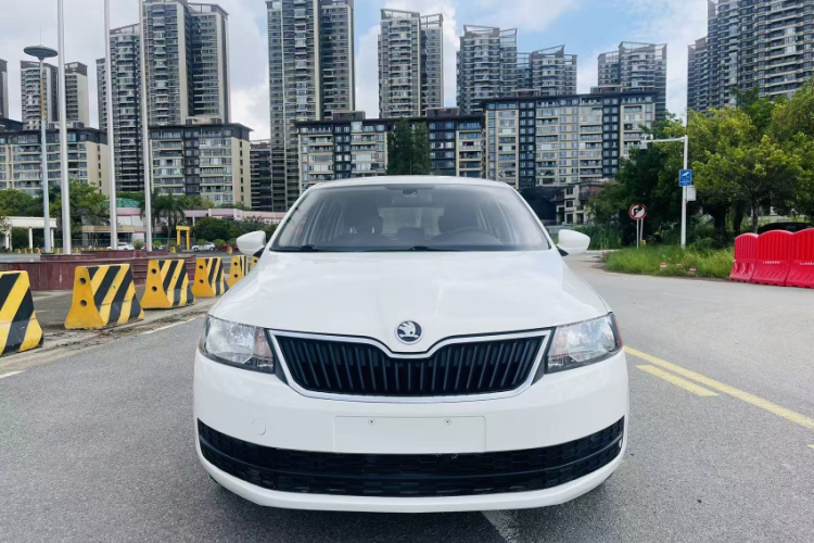 Skoda Rapid Spaceback 2016 car image #10