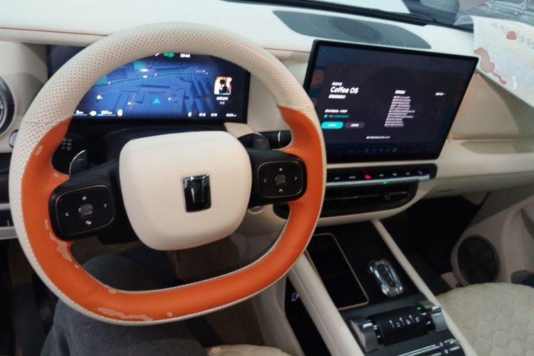 Tank 300 New Energy 2025 #10 Tank 300 New Energy 2025 car image #10