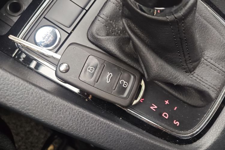 Volkswagen Sagitar 2018 immagine di auto #10