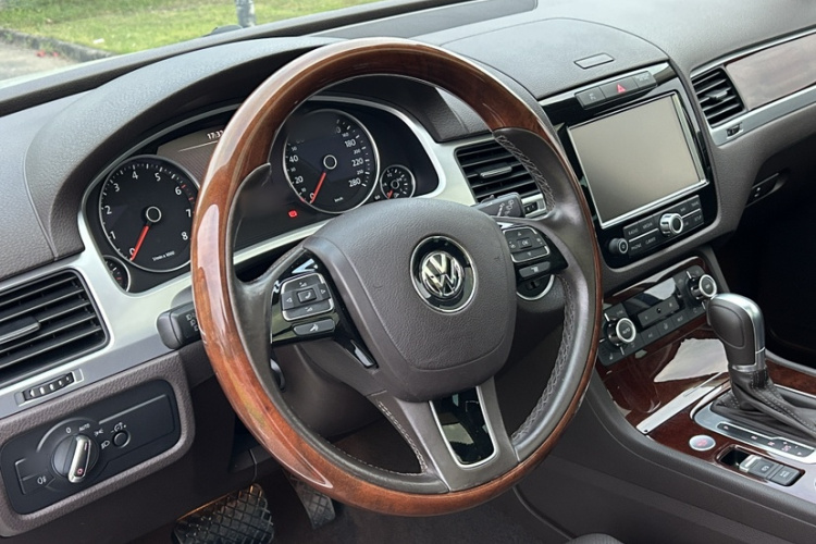 Volkswagen Touareg 2015 car image #10