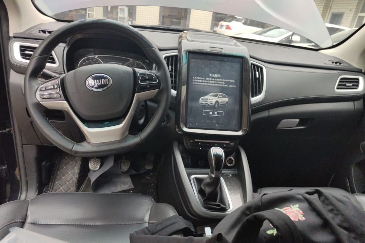 SWM斯威汽车 SWM斯威X2 2017 #10 SWM斯威汽车 SWM斯威X2 2017 汽车图片 #10