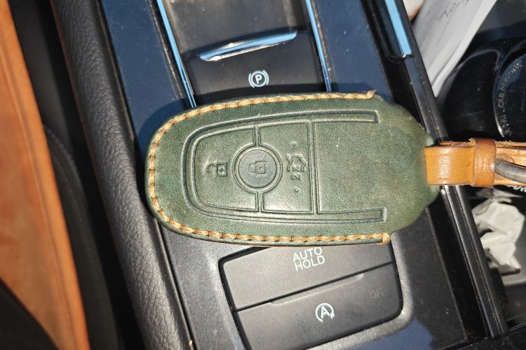 Ford Taurus 2022 car image #10