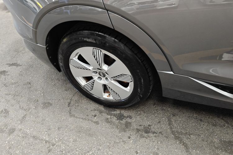 Audi e-tron (Imported) 2020 car image #10