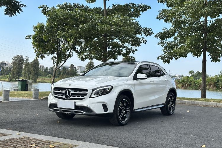 Mercedes-Benz GLA Class 2018 car image #10
