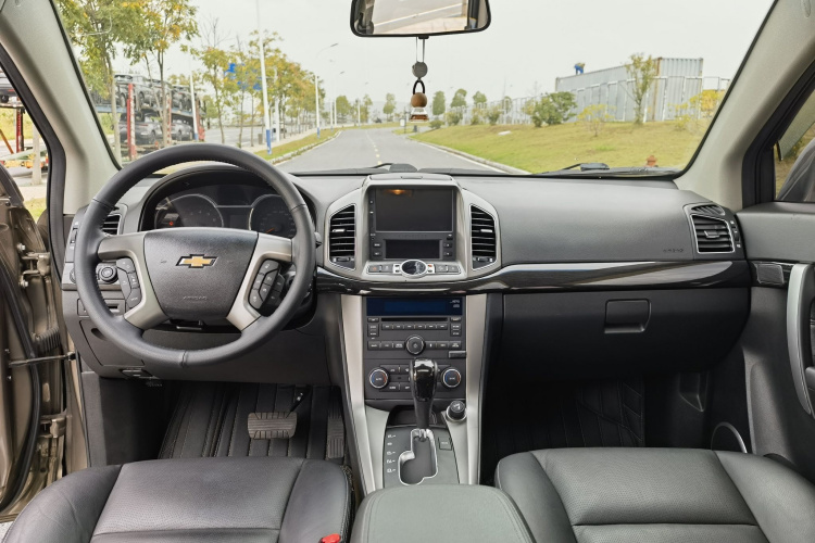 Chevrolet Captiva (Imported) 2015 car image #10