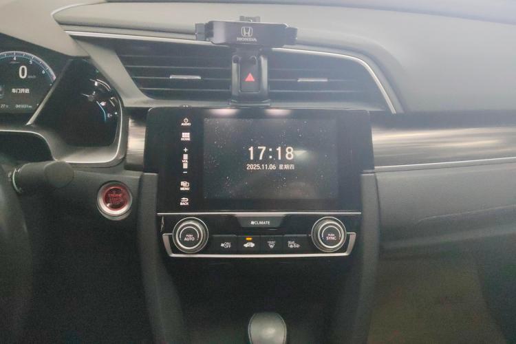 Honda Civic 2019 car image #10