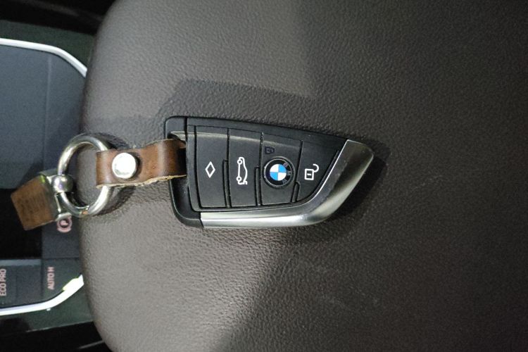 BMW iX3 2022 car image #10