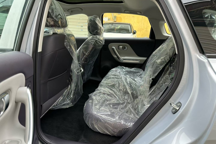 零跑汽车 零跑B01 2025 汽车图片 #10