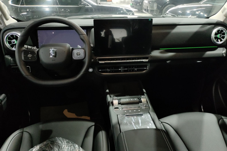 Tank 300 New Energy 2025 #10 Tank 300 New Energy 2025 car image #10