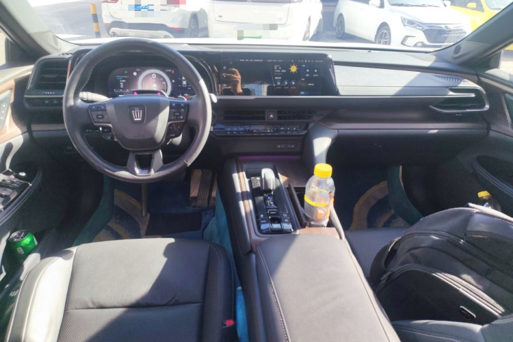 Toyota Crown 2024 immagine di auto #10