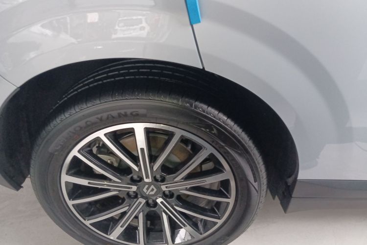 零跑汽车 零跑B10 2025 汽车图片 #10