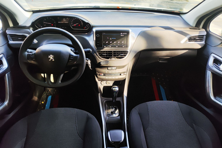 Peugeot 2008 2018 image de voiture #10