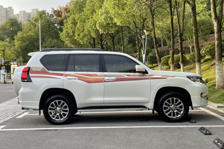 Toyota Land Cruiser Prado 2020 #10 Toyota Land Cruiser Prado 2020 car image #10