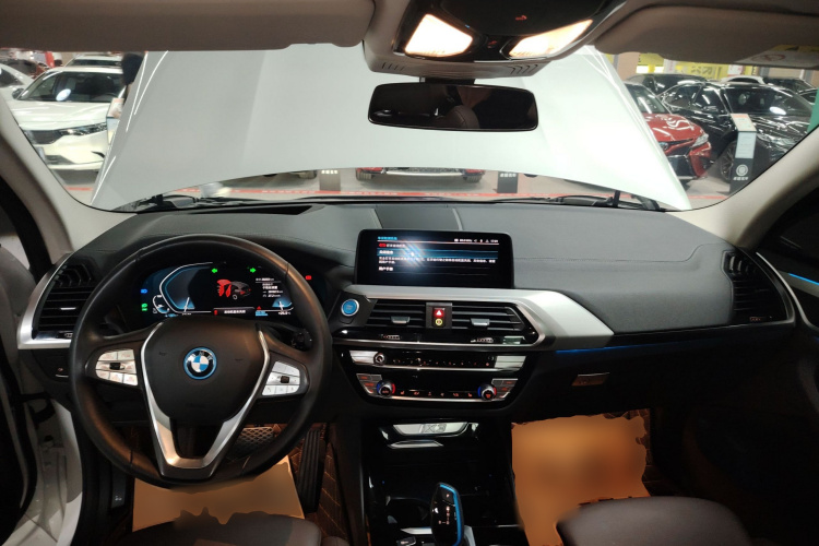 BMW iX3 2021 immagine di auto #10