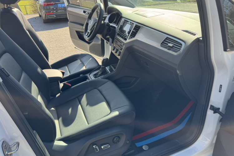 Volkswagen Golf Sportsvan 2020 car image #10