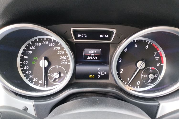 Mercedes-Benz M Class 2015 car image #10